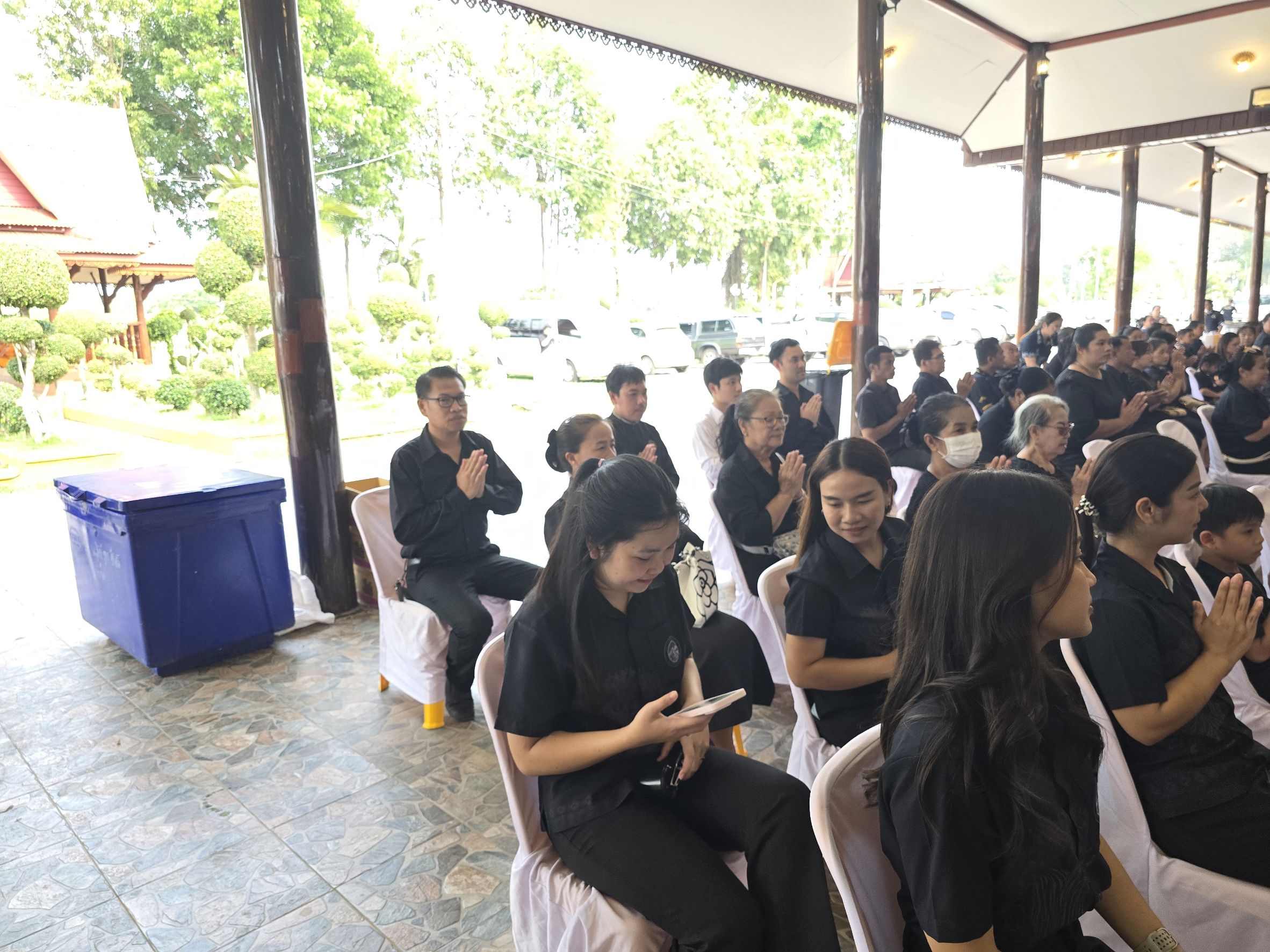 title - วันที่ 24 เมษายน 2569 เวลา 15.30 น. นายวิทูล ประดิษฐบุญ ปฏิรูปที่ดินจังหวัดปราจีนบุรี มอบหมายให้ เจ้าหน้าที่ ส.ป.ก.ปราจีนบุรี เข้าร่วม พิธีสวดพระพุทธมนต์และเจริญจิตตภาวนา เพื่อน้อมอุทิศถวายเป็นพระราชกุศลแด่ สมเด็จพระนางเจ้าสิริกิติ์ พระบรมราชินีนาถ พระบรมราชชนนีพันปีหลวง